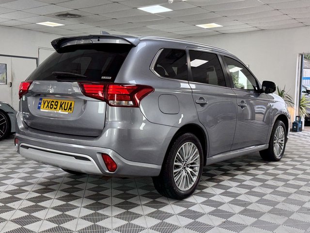 2019 MITSUBISHI OUTLANDER 2019 2.4h TwinMotor 13.8kWh Dynamic SUV 5dr Petrol Plug-in Hybrid CVT 4WD Euro 6 (s/s) (224 ps) - Photo 10
