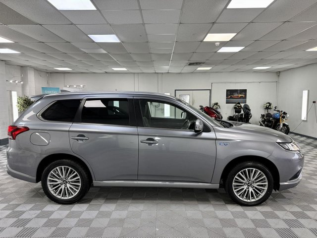 2019 MITSUBISHI OUTLANDER 2019 2.4h TwinMotor 13.8kWh Dynamic SUV 5dr Petrol Plug-in Hybrid CVT 4WD Euro 6 (s/s) (224 ps) - Photo 11