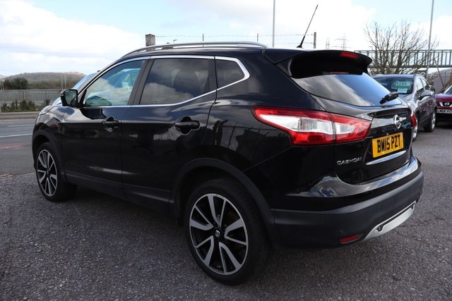 2015 NISSAN QASHQAI 1.6 dCi Tekna SUV 5dr Diesel Manual 2WD Euro 6 (s/s) (130 ps) - Photo 9
