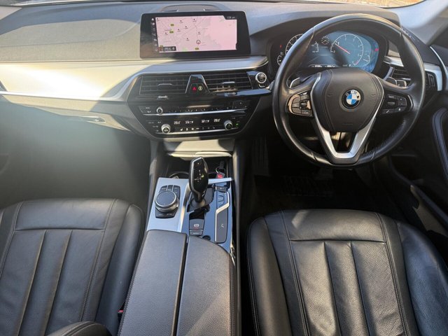2019 BMW 5 SERIES - Photo 3