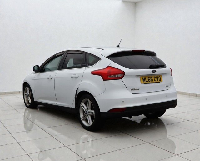 2016 FORD FOCUS 2016 1.0T EcoBoost Titanium Hatchback 5dr Petrol Manual Euro 6 (s/s) (125 ps) - Photo 10
