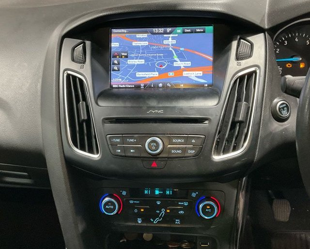 2016 FORD FOCUS 2016 1.0T EcoBoost Titanium Hatchback 5dr Petrol Manual Euro 6 (s/s) (125 ps) - Photo 2