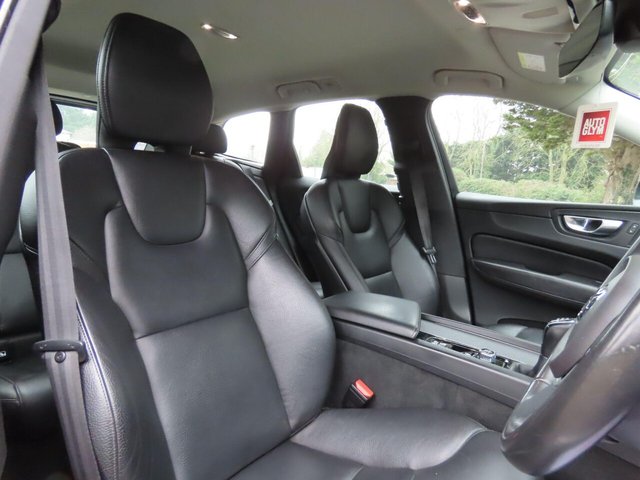 2018 VOLVO XC60 - Photo 8