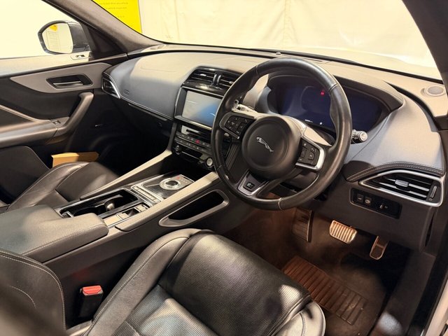 2018 JAGUAR F-PACE - Photo 12