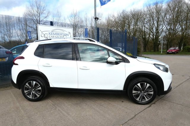 2017 PEUGEOT 2008 - Photo 4