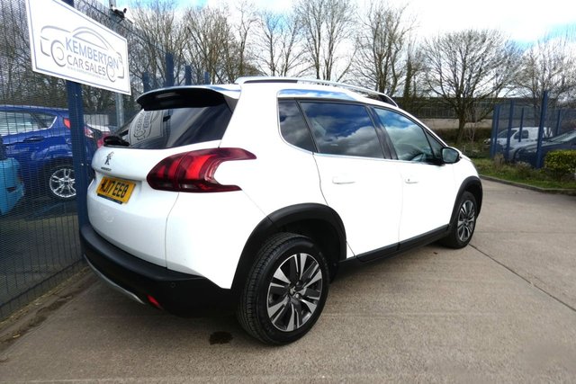 2017 PEUGEOT 2008 - Photo 5