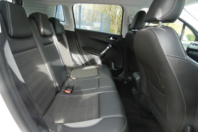 2017 PEUGEOT 2008 - Photo 9