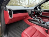 USED 2021 71 PORSCHE CAYENNE 3.0T V6 GPF SUV 5dr Petrol TiptronicS 4WD Euro 6 (s/s) (340 ps) PANORAMIC SUNROOF, SOFT CLOSE DOORs