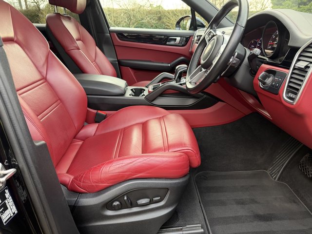 2021 PORSCHE CAYENNE - Photo 10