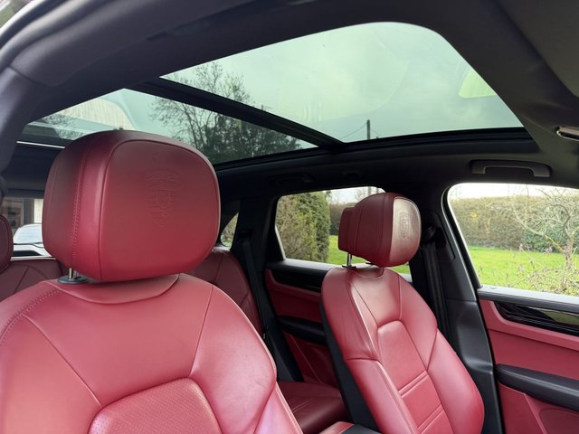 2021 PORSCHE CAYENNE - Photo 12