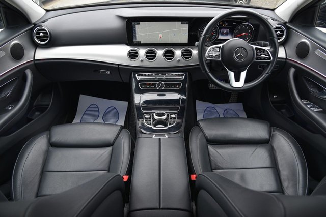 2019 Mercedes-Benz E-CLASS - Photo 2