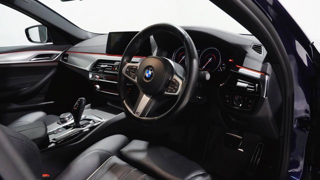 2018 BMW 5 Series 2L M Sport 4dr - Photo 2