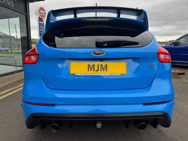 2017 FORD FOCUS 2017 2.3T EcoBoost RS Hatchback 5dr Petrol Manual AWD Euro 6 (s/s) (350 ps) * HUGE SPEC LIST * FULL FORD SERVICE HISTORY * LUXURY PACK * REAR VIEW CAMERA * 19" FORGED BLACK ALLOYS * RS RECARO SEATS * SONY AUDIO * PRIVACY GLASS * RS FLAT BOTTOMED STEERING WHEEL * BLUE PRAKE CALIPERS * SYNC 3 NAV * APPLE CARPLAY * NITROUS BLUE * 8" DISPLAY * QUICKCLEAR WINDSCREEN * LAUNCH CONTROL * POWER FOLDING MIRRORS * REAR PARKING SENSORS * SAT NAV * DAB * STUNNING THROUGHOUT * - Photo 8