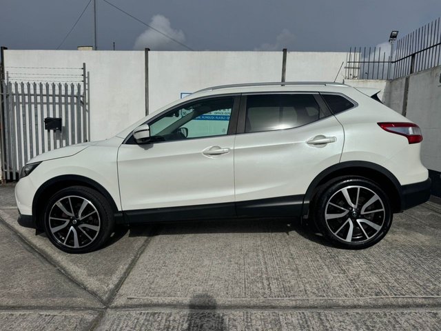 2015 Nissan Qashqai 1.6L Tekna 5dr - Photo 2