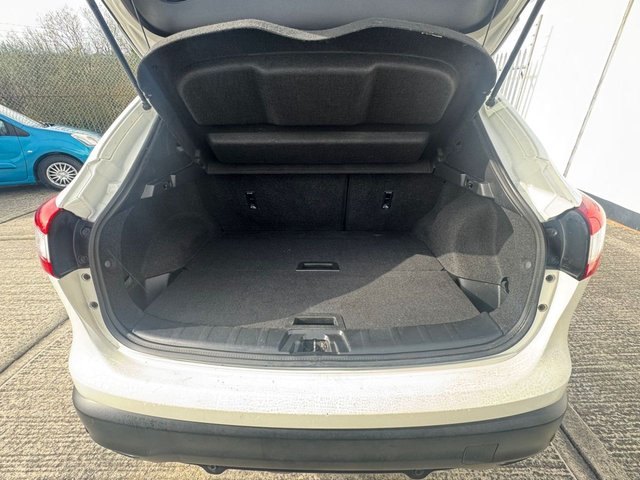 2015 Nissan Qashqai 1.6L Tekna 5dr - Photo 4