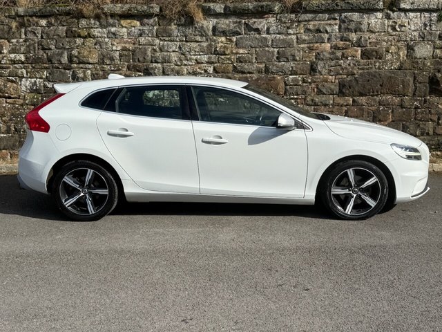 2016 Volvo V40 2L R-Design 5dr - Photo 4