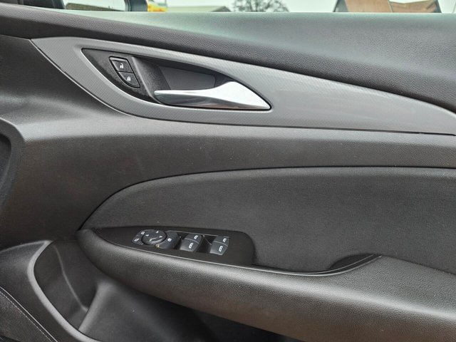 2018 Vauxhall Insignia 1.6L Design 5dr - Photo 10