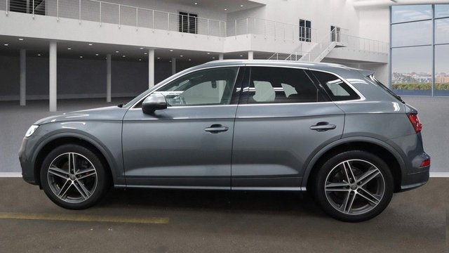 2020 AUDI SQ5 - Photo 6