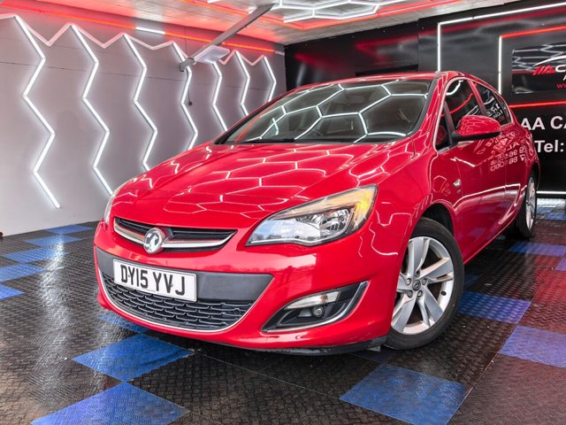 2015 VAUXHALL ASTRA - Photo 2