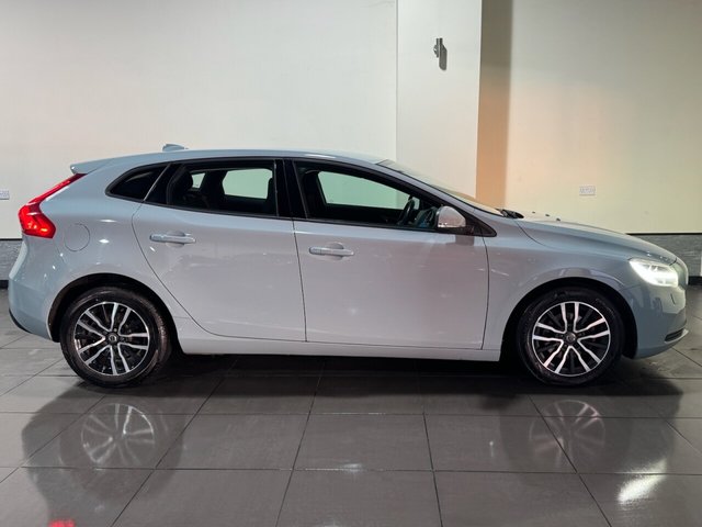2018 VOLVO V40 - Photo 5