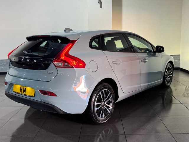 2018 VOLVO V40 - Photo 2