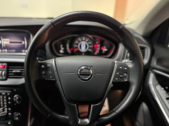 2018 VOLVO V40 - Photo 12