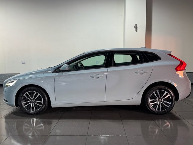 2018 VOLVO V40 - Photo 6