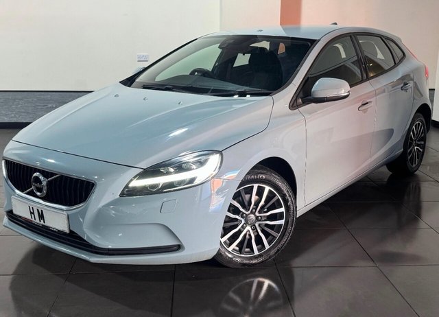 2018 VOLVO V40 - Photo 8
