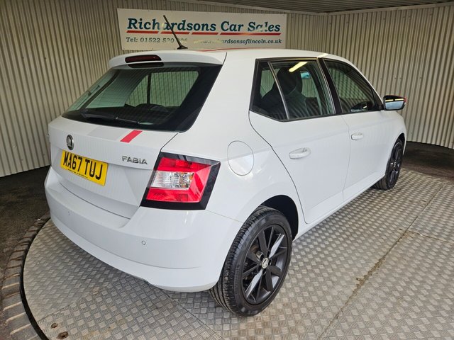 2017 SKODA FABIA - Photo 3