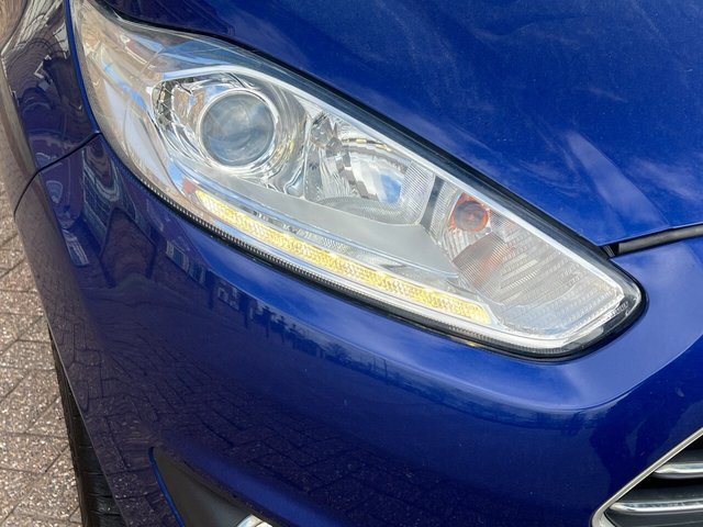 2015 FORD FIESTA 2015 1.0T EcoBoost Titanium Hatchback 5dr Petrol Manual Euro 6 (s/s) (125 ps) - Photo 4