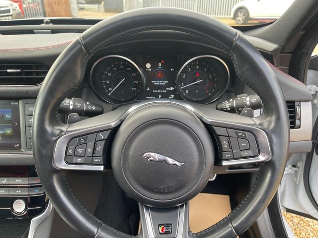 2016 JAGUAR XF - Photo 11