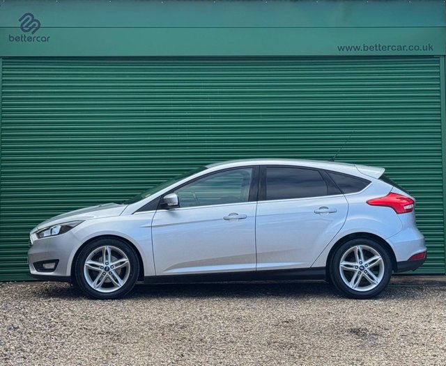 2017 FORD FOCUS 1.0T EcoBoost Zetec Hatchback 5dr Petrol Manual Euro 6 (s/s) (100 ps) - Photo 5