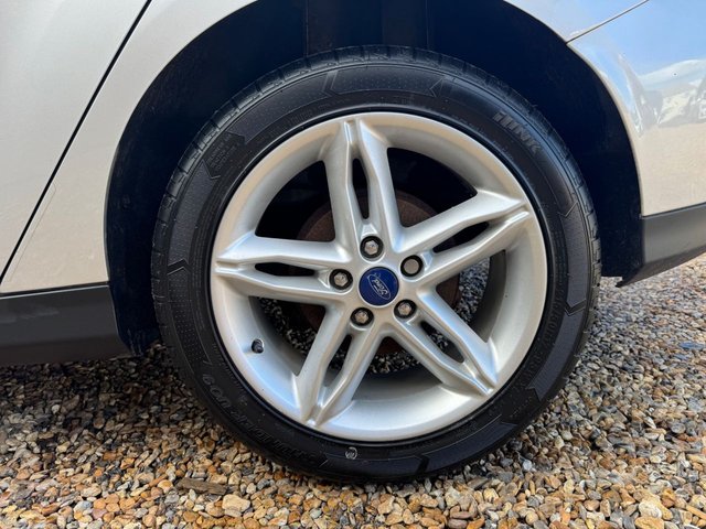 2017 FORD FOCUS 1.0T EcoBoost Zetec Hatchback 5dr Petrol Manual Euro 6 (s/s) (100 ps) - Photo 9