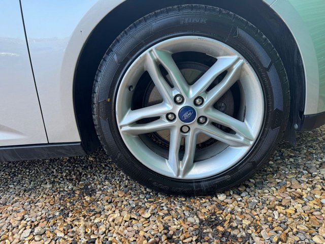 2017 FORD FOCUS 1.0T EcoBoost Zetec Hatchback 5dr Petrol Manual Euro 6 (s/s) (100 ps) - Photo 11