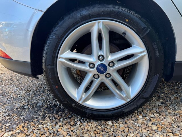 2017 FORD FOCUS 1.0T EcoBoost Zetec Hatchback 5dr Petrol Manual Euro 6 (s/s) (100 ps) - Photo 12