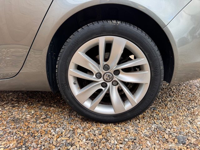 2016 VAUXHALL INSIGNIA 1.4i Turbo SRi Nav Hatchback 5dr Petrol Manual Euro 6 (s/s) (140 ps) - Photo 9