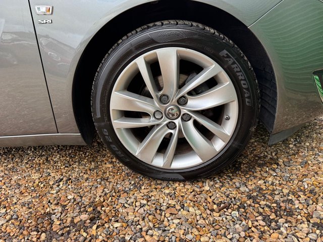 2016 VAUXHALL INSIGNIA 1.4i Turbo SRi Nav Hatchback 5dr Petrol Manual Euro 6 (s/s) (140 ps) - Photo 11