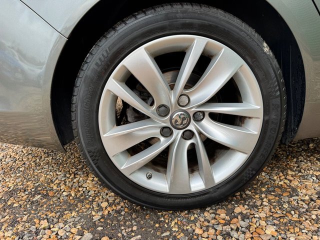 2016 VAUXHALL INSIGNIA 1.4i Turbo SRi Nav Hatchback 5dr Petrol Manual Euro 6 (s/s) (140 ps) - Photo 12