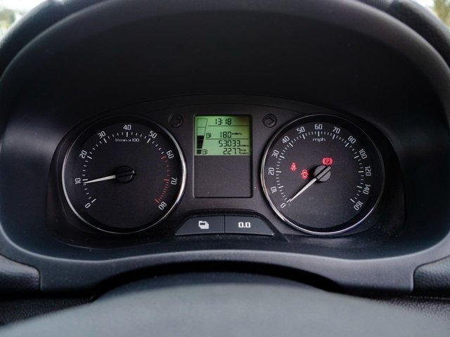 2012 SKODA FABIA 1.2 SE Hatchback 5dr Petrol Manual Euro 5 (69 ps) - Photo 8