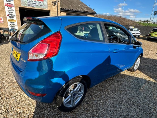 2014 Ford Fiesta 1.3L Zetec 3dr - Photo 7