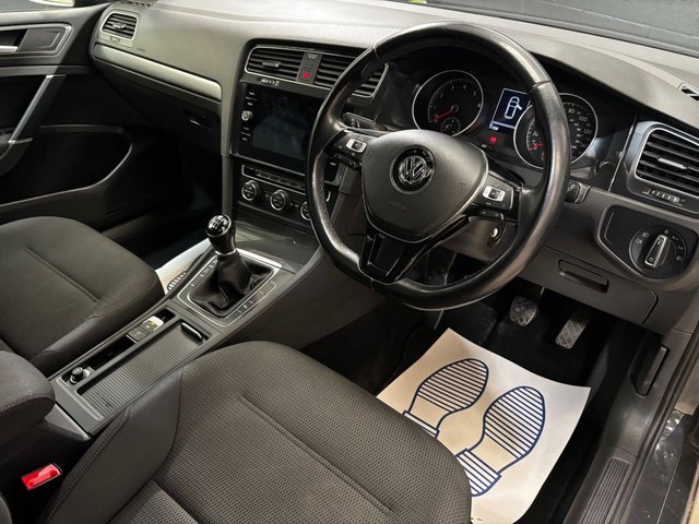 2019 VOLKSWAGEN GOLF - Photo 2