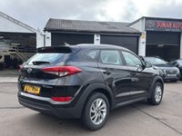 USED 2017 17 HYUNDAI TUCSON 1.6 GDi Blue Drive SE SUV 5dr Petrol Manual Euro 6 (s/s) (132 ps) DAYTIME RUNNING LIGHTS+ REAR SENSORS+ START/STOP+ HILL DESCENT CONTROL+ AUTO HOLD+ HEATED FRONT SEATS+ DUAL CLIMATE CONTROL+ FOLDING MIRRORS+ CRUISE CONTROL+ AUTO HEADLIGHTS+ LINE KEEPING ASSIST+ TRACTION CONTROL+ USB+ AUX+ DAB+ BLUETOOTH+ 17 INCH ALLOY WHEELS+ SERVICE HISTORY+