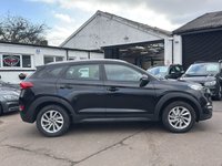 USED 2017 17 HYUNDAI TUCSON 1.6 GDi Blue Drive SE SUV 5dr Petrol Manual Euro 6 (s/s) (132 ps) DAYTIME RUNNING LIGHTS+ REAR SENSORS+ START/STOP+ HILL DESCENT CONTROL+ AUTO HOLD+ HEATED FRONT SEATS+ DUAL CLIMATE CONTROL+ FOLDING MIRRORS+ CRUISE CONTROL+ AUTO HEADLIGHTS+ LINE KEEPING ASSIST+ TRACTION CONTROL+ USB+ AUX+ DAB+ BLUETOOTH+ 17 INCH ALLOY WHEELS+ SERVICE HISTORY+