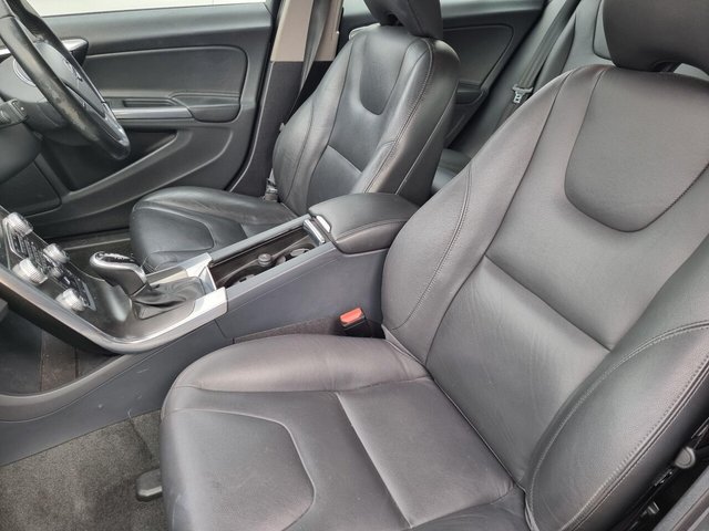 2015 VOLVO V60 CROSS COUNTRY 2.4 D4 Lux Nav Auto AWD Euro 6 (s/s) 5dr - Photo 2