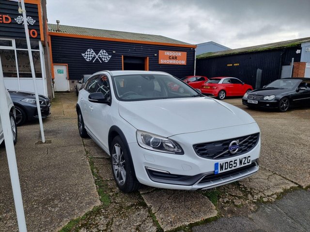 2015 VOLVO V60 CROSS COUNTRY 2.4 D4 Lux Nav Auto AWD Euro 6 (s/s) 5dr - Photo 7