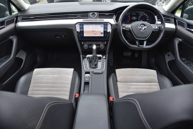 2019 VOLKSWAGEN PASSAT - Photo 2