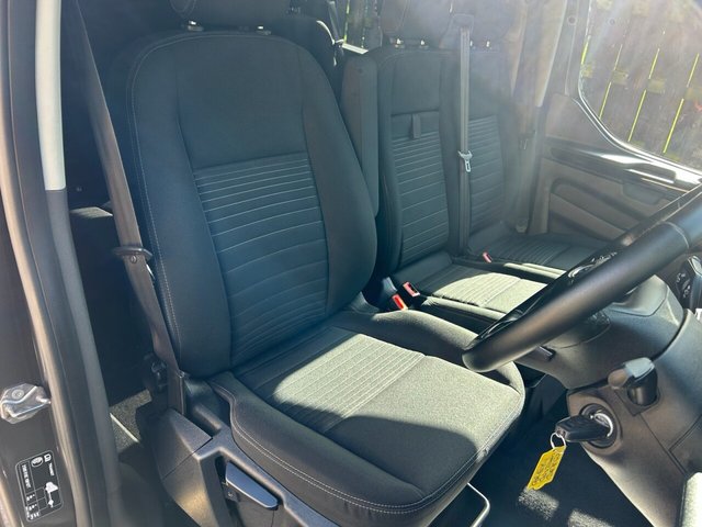 2021 Ford Transit Custom 2L Limited 5dr - Photo 11