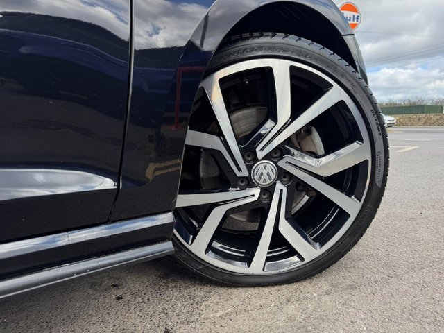 2017 VOLKSWAGEN GOLF 2017 2.0 TDI BlueMotion Tech GTD Hatchback 5dr Diesel Manual Euro 6 (s/s) (184 ps) * HUGE SPEC LIST * REAR VIEW CAMERA * 19" BRESCIA ALLOYS * HEATED JACARA CLOTH * VOICE ACTIVATION * KEYLESS ENTRY * DISCOVER NAV PRO * AMBIENT LIGHTING * ADAPTIVE CRUISE CONTROL * LED LIGHTS * REAR TINTED GLASS * CAR-NET APP CONNECT * DEEP BLACK * LED LIGHTS * MULTI-FUNCTIONAL STEERING WHEEL * FRONT + REAR PARKING SENSORS * POWER FOLDING MIRRORS * GTD STYLING * STUNNING THROUGHOUT * - Photo 5