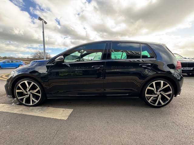 2017 VOLKSWAGEN GOLF 2017 2.0 TDI BlueMotion Tech GTD Hatchback 5dr Diesel Manual Euro 6 (s/s) (184 ps) * HUGE SPEC LIST * REAR VIEW CAMERA * 19" BRESCIA ALLOYS * HEATED JACARA CLOTH * VOICE ACTIVATION * KEYLESS ENTRY * DISCOVER NAV PRO * AMBIENT LIGHTING * ADAPTIVE CRUISE CONTROL * LED LIGHTS * REAR TINTED GLASS * CAR-NET APP CONNECT * DEEP BLACK * LED LIGHTS * MULTI-FUNCTIONAL STEERING WHEEL * FRONT + REAR PARKING SENSORS * POWER FOLDING MIRRORS * GTD STYLING * STUNNING THROUGHOUT * - Photo 11