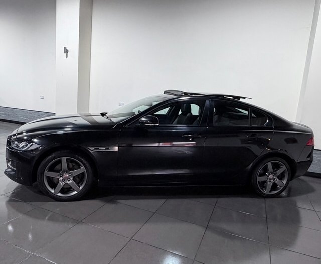 2016 JAGUAR XE - Photo 4